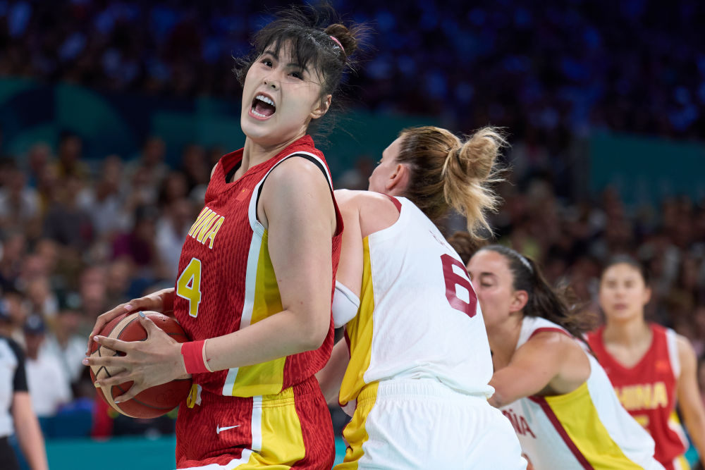 双喜临门，费尔明在巴萨一线队生涯百场里程碑中破门（双喜加身，费尔明巴萨一队第100场里程碑战破门）