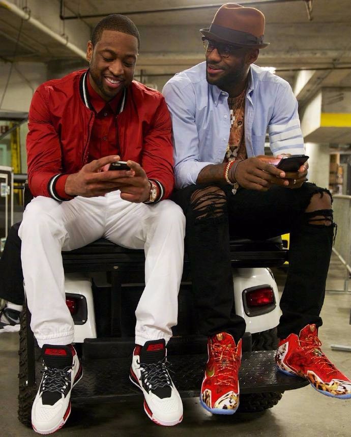 山东泰山选择韩鹏执教，凭借其责任感和团队精神，重燃球队斗志，提升士气，取得进步。（韩鹏执掌山东泰山：以责任与团队精神重燃斗志，提振士气促提升）