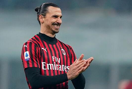 意媒：那不勒斯、米兰、曼城、巴萨关注乌迪内斯中场阿蒂尔（意媒：巴萨、曼城、米兰和那不勒斯均有意引进乌迪内斯中场阿蒂尔）