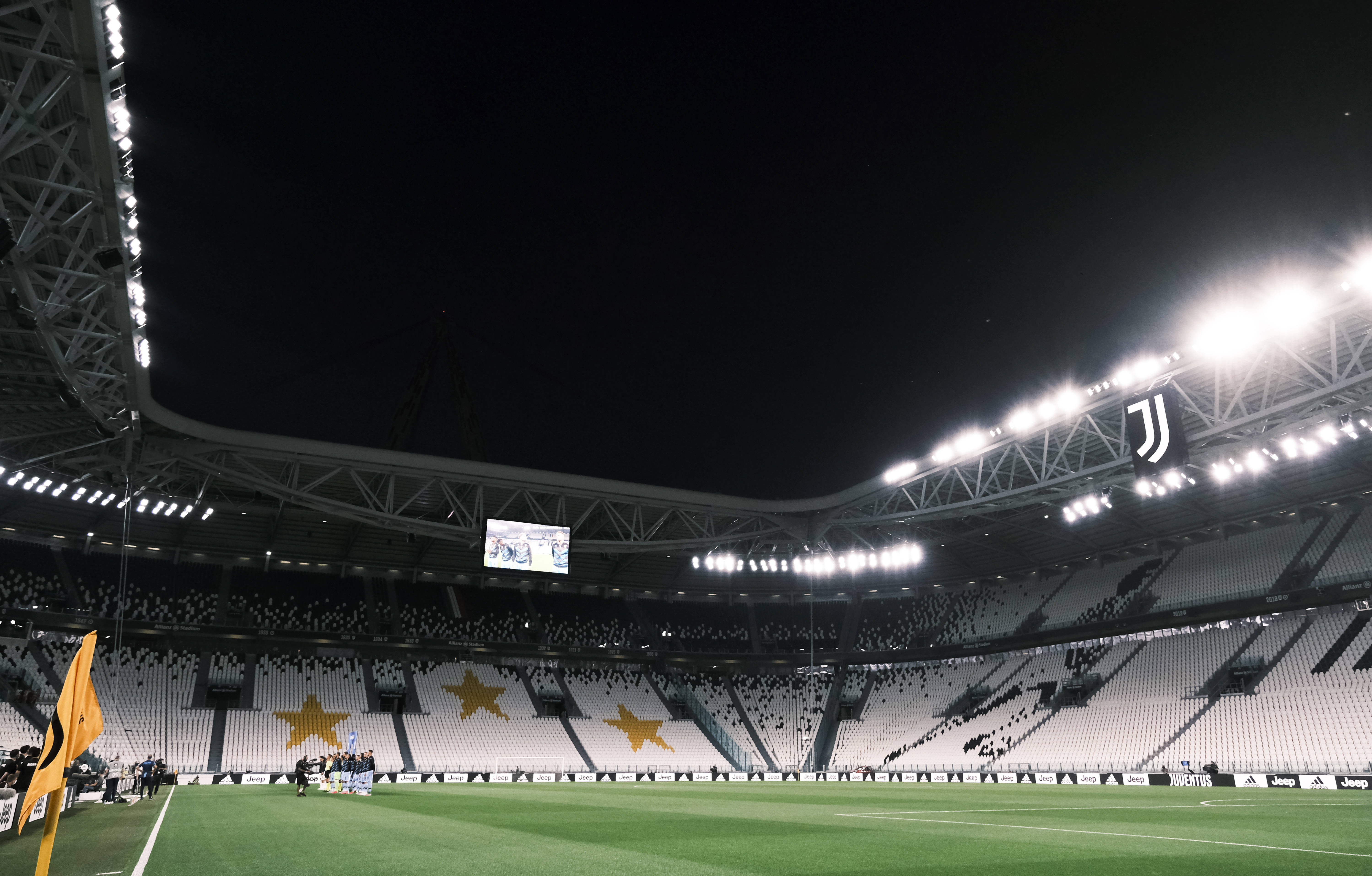 MLS主席告诉萨拉赫联系梅西，商讨他离开利物浦的惊人计划。（MLS主席促萨拉赫联络梅西，探讨其从利物浦离队的爆炸性计划）