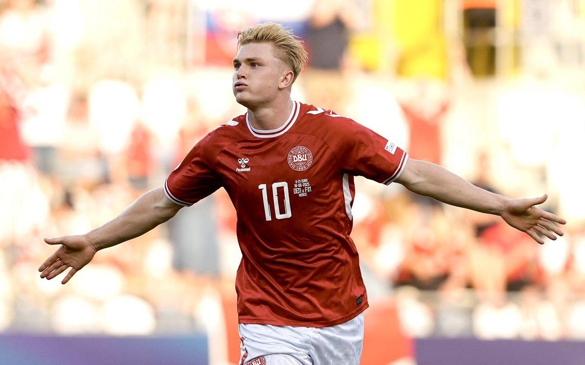 官方：英格兰名哨安东尼-泰勒将执法欧冠第4轮布鲁日vs巴萨（官宣：英格兰名哨安东尼-泰勒将吹罚欧冠第4轮布鲁日对阵巴萨）