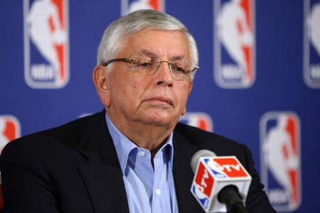 第一节比赛还剩30.3秒！首钢叫暂停，江苏22比28北京（首节还剩30.3秒，首钢请求暂停：江苏22-28北京）