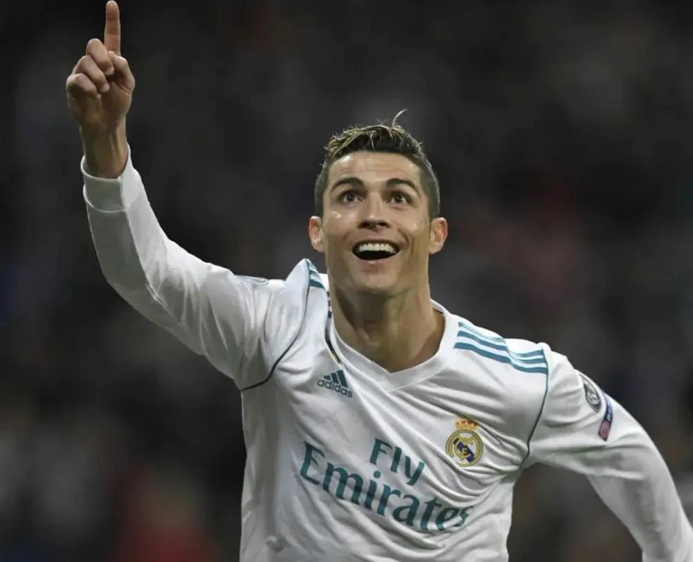 半场战报：美因茨0-1佛罗伦萨，佐姆破门（半场快讯：佛罗伦萨暂1-0领先美因茨，佐姆建功）