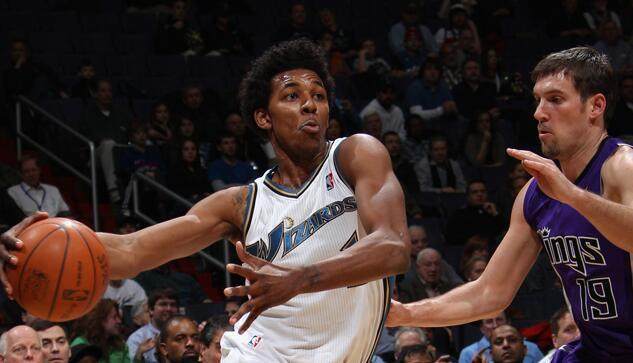 国王球队配合默契更强（国王队默契度更胜一筹）