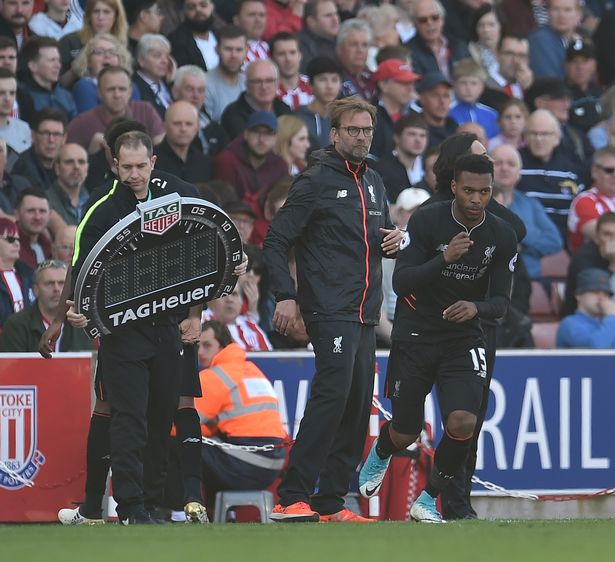 2-0！开场破门+补时补刀 核心+中卫双双伤退 13.1亿豪门17场不败