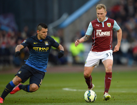 记者：阿什拉夫还需穿十天左右保护靴，他很想赶上非洲杯首战（记者：阿什拉夫仍需穿约10天保护靴，渴望赶上非洲杯揭幕战）