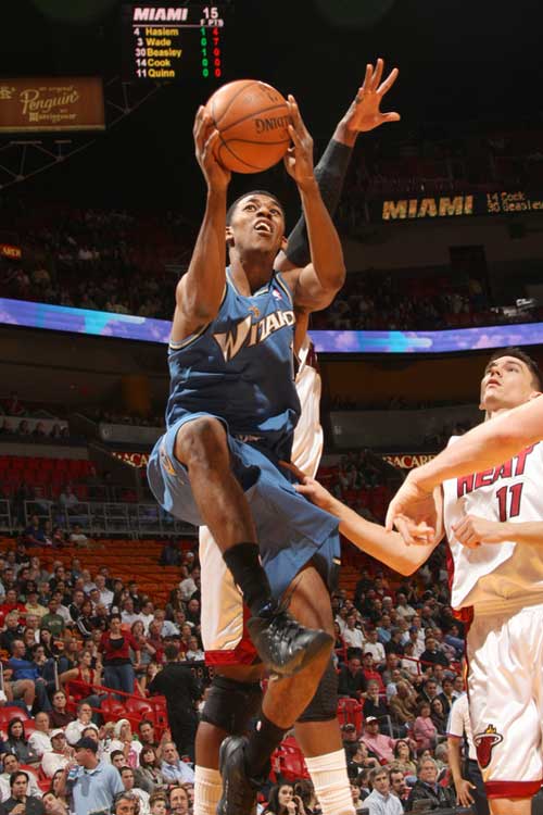 TA：曼城明夏可能签右后卫和右边锋，他们仍在关注利夫拉门托（TA：曼城或在明夏引进右后卫与右边锋，利夫拉门托仍列目标）